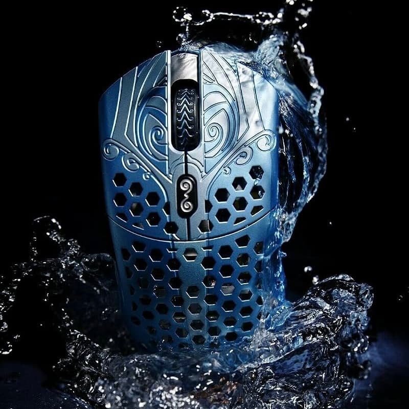 Finalmouse Starlight-12 Poseidon Medium